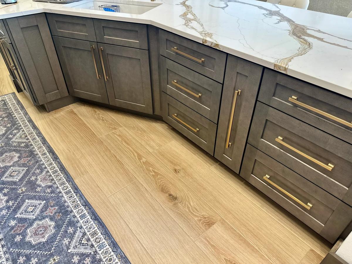Cabinet detail