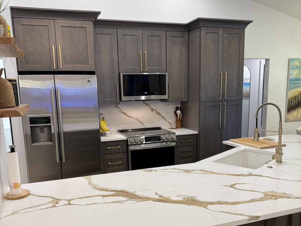 Full kitchen